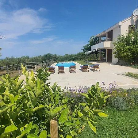 Coast Secluded House With Heated Pool *