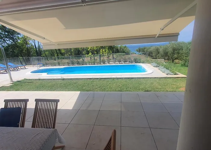 Coast Secluded House With Heated Pool Privlaka (Zadar)