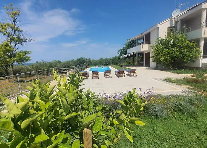 Coast Secluded House With Heated Pool *