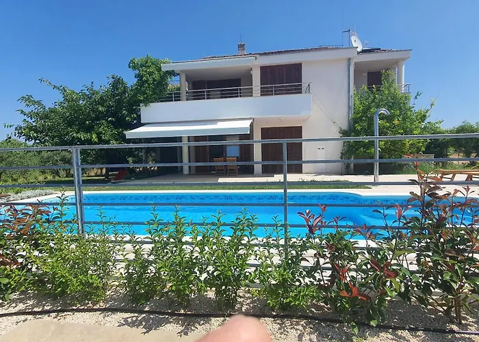 Coast Secluded House With Heated Pool Привлака