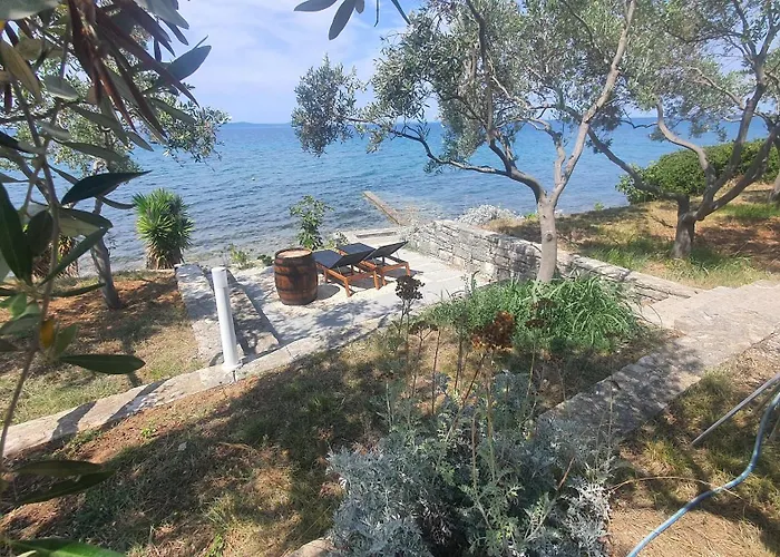 Coast Secluded House With Heated Pool 프리블라카