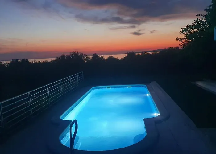 Coast Secluded House With Heated Pool Villa