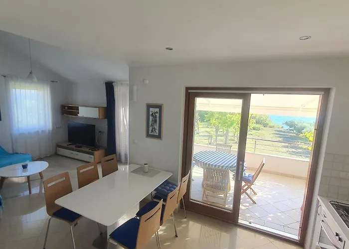 Villa Coast Secluded House With Heated Pool