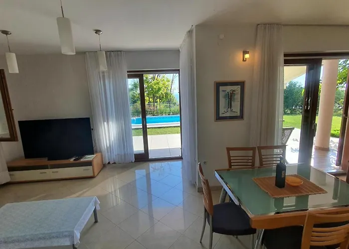 Coast Secluded House With Heated Pool *