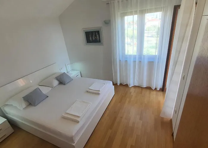 Coast Secluded House With Heated Pool Villa *