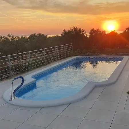 Villa Coast Secluded House With Heated Pool Privlaka