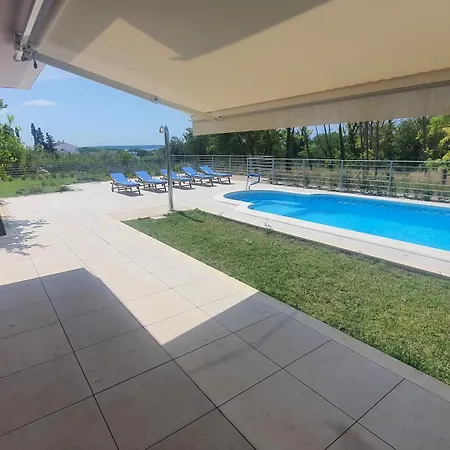 Coast Secluded House With Heated Pool Privlaka