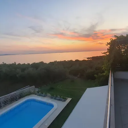 Villa Coast Secluded House With Heated Pool Privlaka