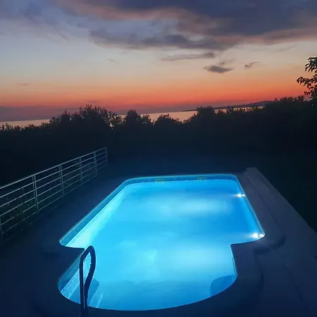 Coast Secluded House With Heated Pool Villa