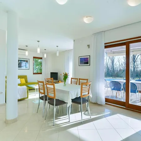 Villa Coast Secluded House With Heated Pool *