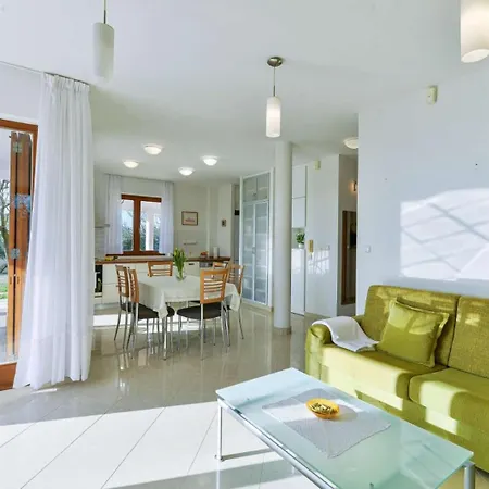 Coast Secluded House With Heated Pool Villa