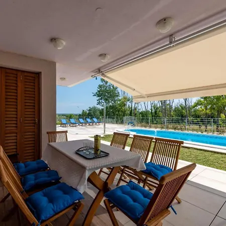 Villa Coast Secluded House With Heated Pool