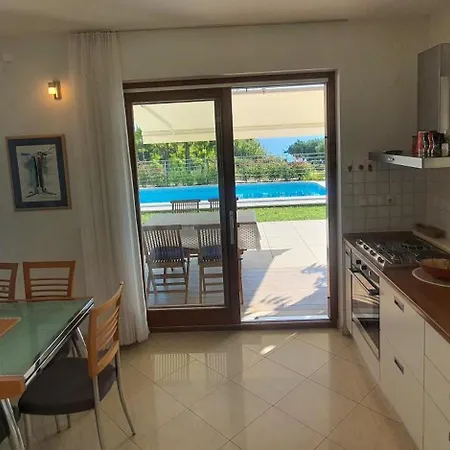 Villa Coast Secluded House With Heated Pool