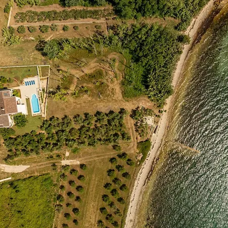 Coast Secluded House With Heated Pool Villa Privlaka