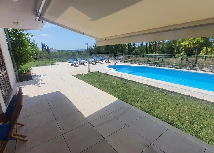 Coast Secluded House With Heated Pool Privlaka (Zadar)