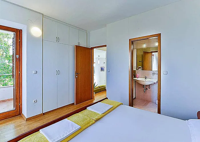 Villa Coast Secluded House With Heated Pool