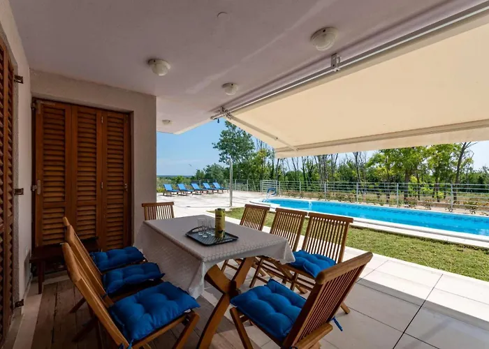 Vila Coast Secluded House With Heated Pool