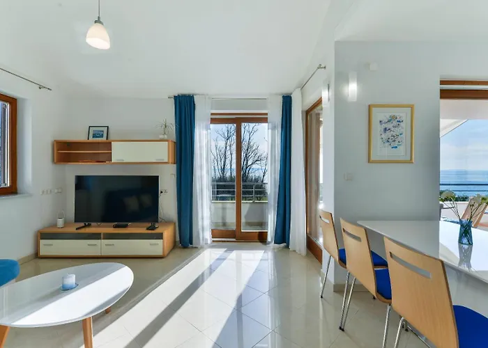 Coast Secluded House With Heated Pool Vila *